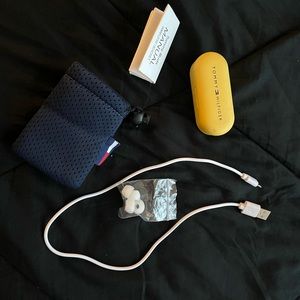 Tommy Hilfiger wireless air buds